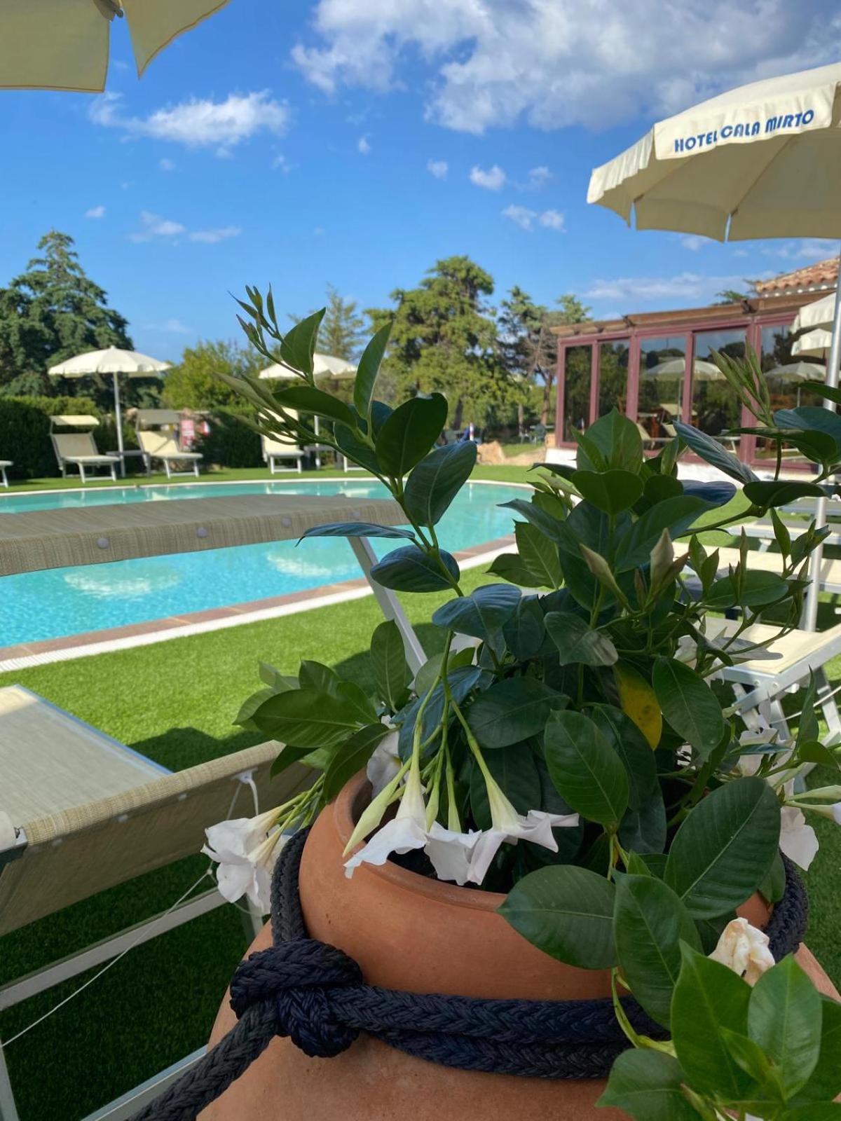 Hotel Cala Mirto Budoni Exterior foto